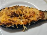 Berenjenas rellenas de pollo, jamón y salchichas al horno