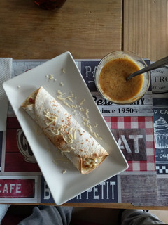 Una foto de Piadina con Salsa Di Roma (tipo Gino's)