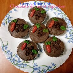 A picture of Chocolate & carrot cupcakes 🥕🧁.