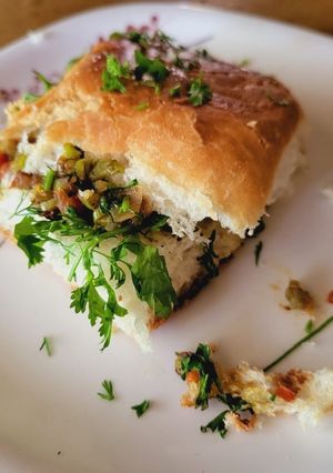 A picture of Masala pav.