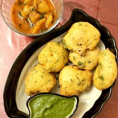 Dhuska with Aloo Sabzi A picture of Dhuska with Aloo Sabzi.