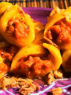 Una foto de Aperitivo de mango y chorizo con tónica
