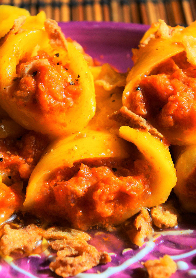 Una foto de Aperitivo de mango y chorizo con tónica