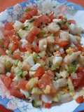 Ensalada con huevo y langostinos