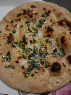 ગાર્લિક નાન (Garlic Naan Recipe in Gujarati) રેસીપી મુખ્ય ફોટો
