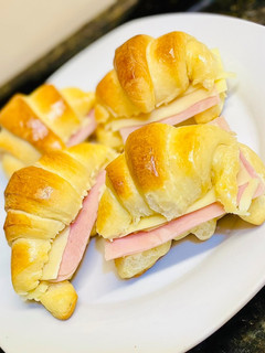 Una foto de Medialunas de manteca 🥐