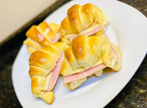 Una foto de Medialunas de manteca 🥐