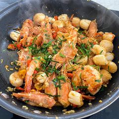 A picture of Spicy Scallops & Prawns.