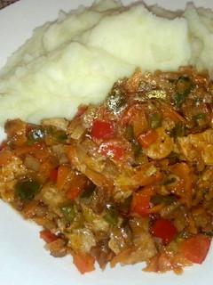 Una foto de Estofado de soja con puré de patatas (vegetariano)