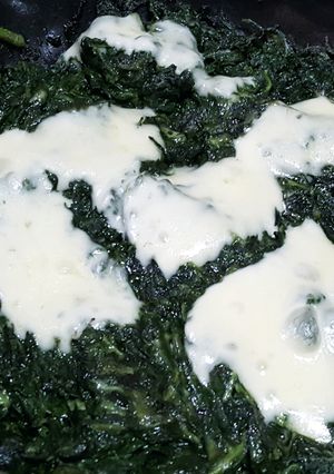 Una foto de Guarnición de acelga con queso