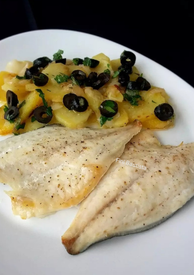Una foto de Dorada con patatas panadera