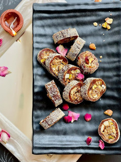A picture of Dates Dry fruit Rolls.
