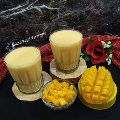 A picture of Yellow (Mango Shake).