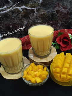A picture of Yellow (Mango Shake).