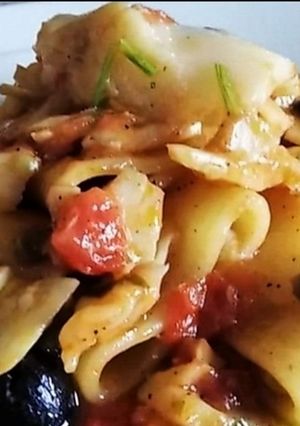 Foto di Paccheri con Baccalà, Olive Nere Capperi, Pomodorini e Zafferano