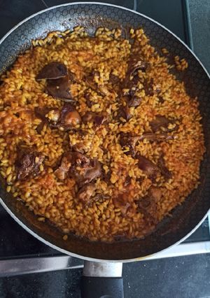 Una foto de Arroz con conejo