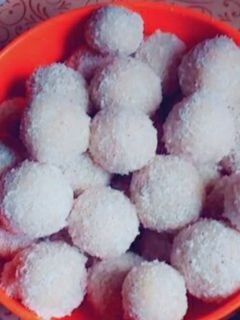 नारियल लड्डू (Nariyal laddu recipe in Hindi) रेसिपी मुख्य फोटो