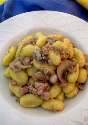 A picture of Gnocchi with Sausage, Mushrooms, and Gorgonzola.