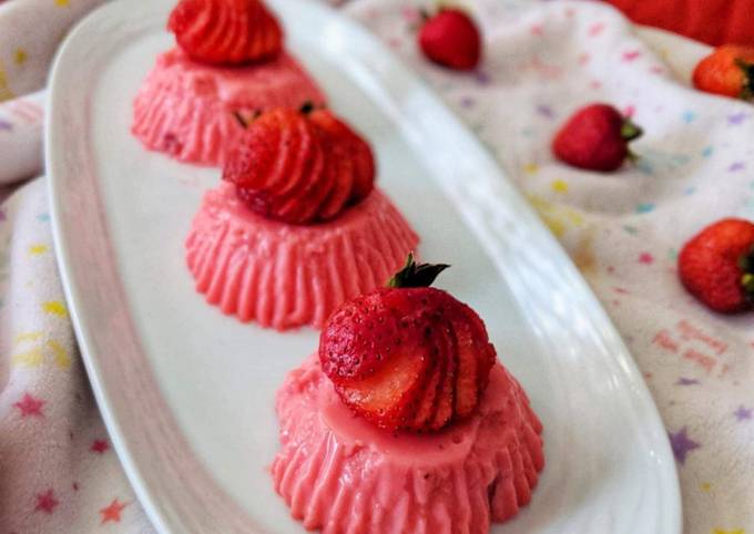Recipe of Iconic Strawberry panna cotta for Dinner Food