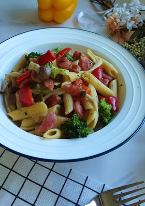 A picture of [Single Serving] Stir-Fried Sausage Pasta.