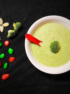 બ્રોકોલી આલમંડ સૂપ રેસીપી મુખ્ય ફોટો