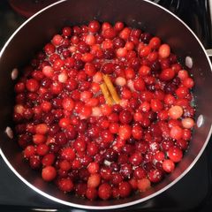 A picture of Homemade cranberry sauce.