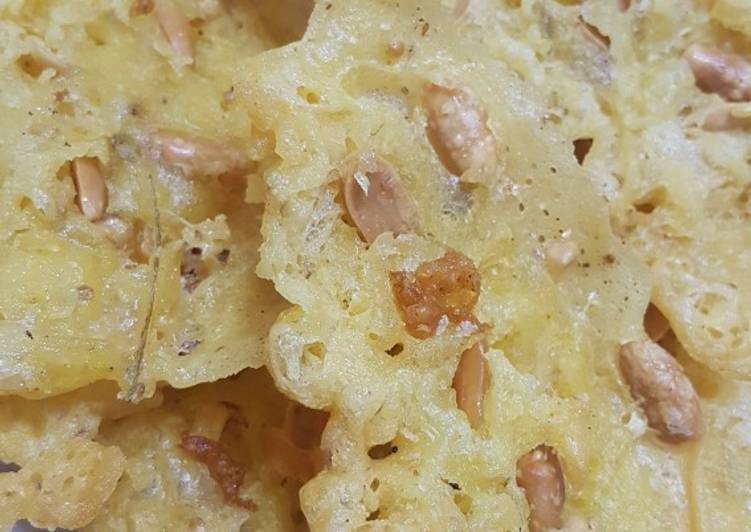 Rempeyek kacang tanah maknyuus
