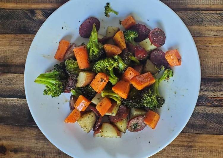 Super Yummy Sausage &amp; Veggies Sheet Pan