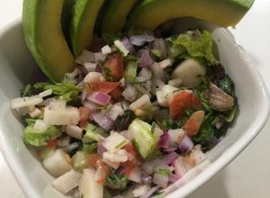 Una foto de Ceviche de surimi (palmitos de cangrejo)