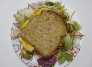 Foto di Sandwich con Uovo e Wurstel
