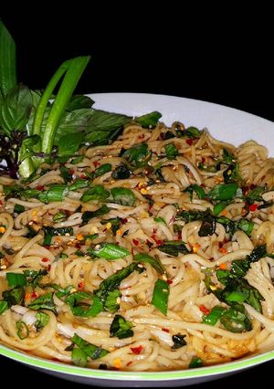 A picture of Mike's Extreme Garlic Thai Ramen Noodles.