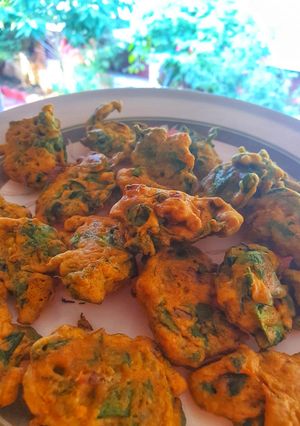 पालक के पकोड़े (Palak ke pakode recipe in Hindi) रेसिपी मुख्य फोटो