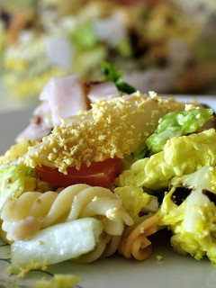 Una foto de Ensalada de pasta con piña