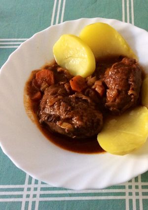 Una foto de Carrilleras de cerdo al vino tinto en la olla exprés WMF