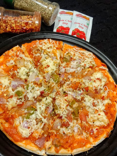 वेज पिज़्ज़ा (Veg pizza recipe in Hindi) रेसिपी मुख्य फोटो
