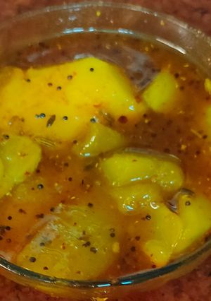 A picture of Kacchi keri ka khatta metha aachar.