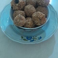 A picture of Oats laddu.