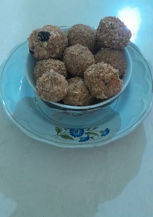 A picture of Oats laddu.