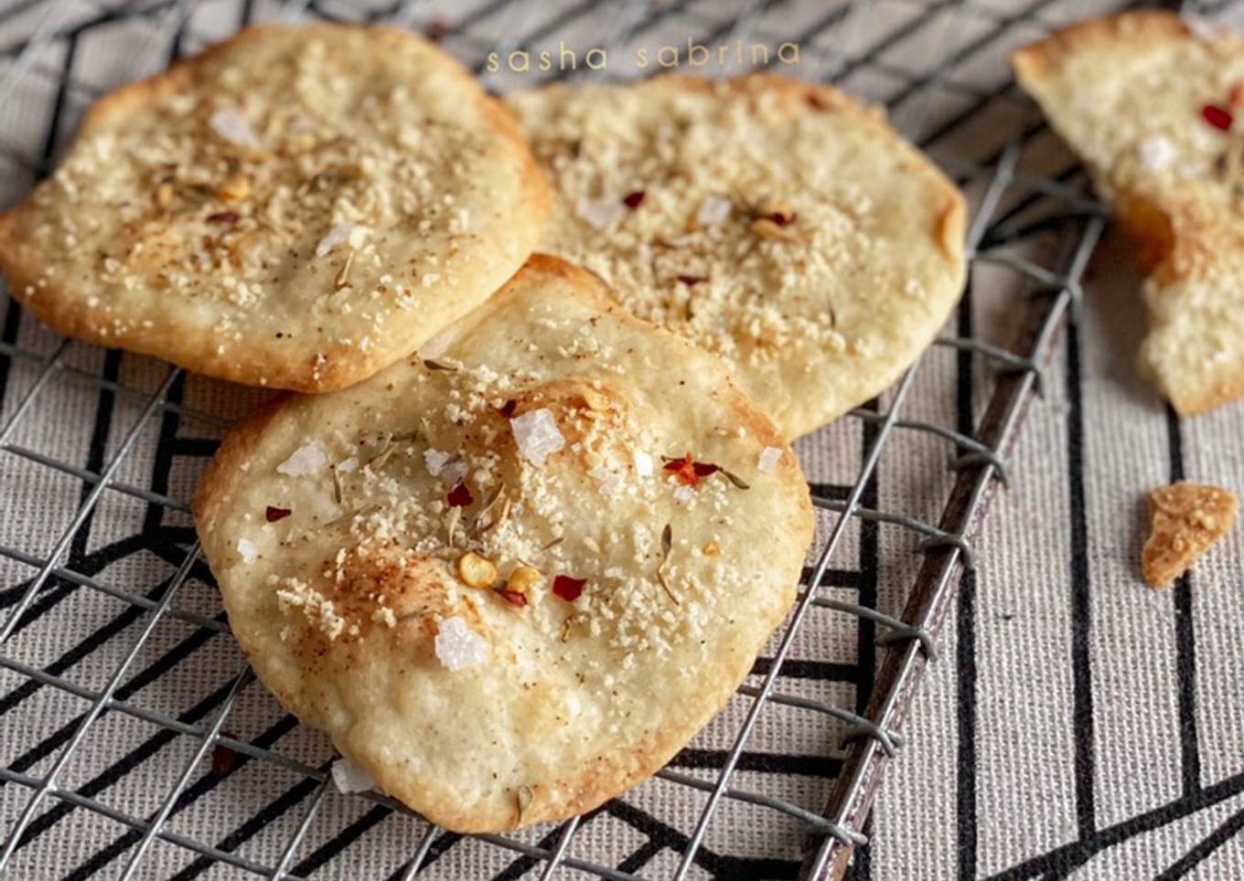 Schiakiatin renyah (focaccia tipis dan renyah)