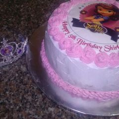 A picture of How to put an edible picture on a cake # author marathon.