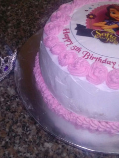 A picture of How to put an edible picture on a cake # author marathon.