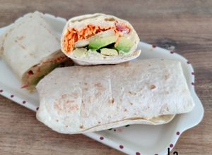 Une photo de Wraps Végétariens au Houmous et Crudités