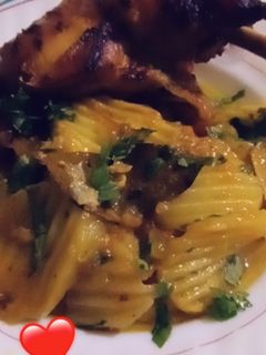 صورة لوصفة دجاج محمر مع بطاطا 🥔 🍗🍗