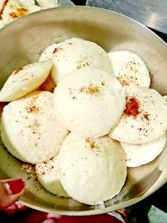 रवा इडली (rava idli recipe in Hindi) रेसिपी मुख्य फोटो
