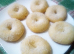 Una foto de Rosquillas de maizena, anís baño de almíbar de canela coco ral