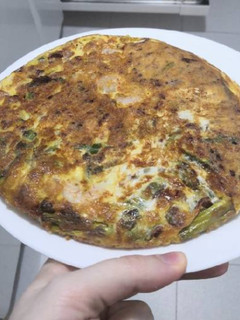 Una foto de Tortilla de espárragos trigueros y gambas