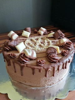 Egyszerűsített Kinder bueno torta recept fotója