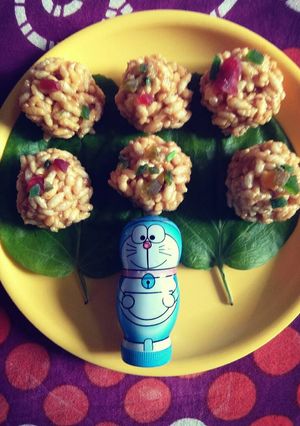 A picture of Puffed rice balls.