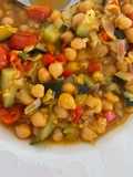 Grão-de-bico com legumes e especiarias