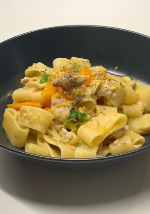 Foto di Calamarata con pesce spada, datterini gialli e limone!